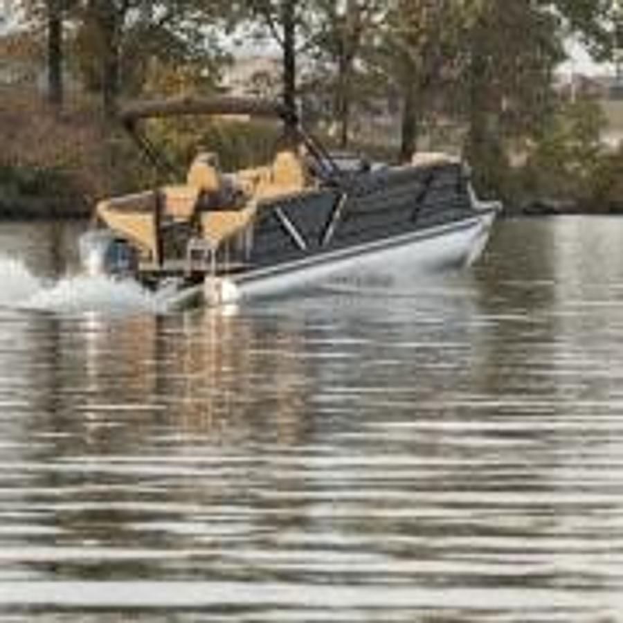 2025 Veranda VX22RC Premium Luxury Tri-Toon