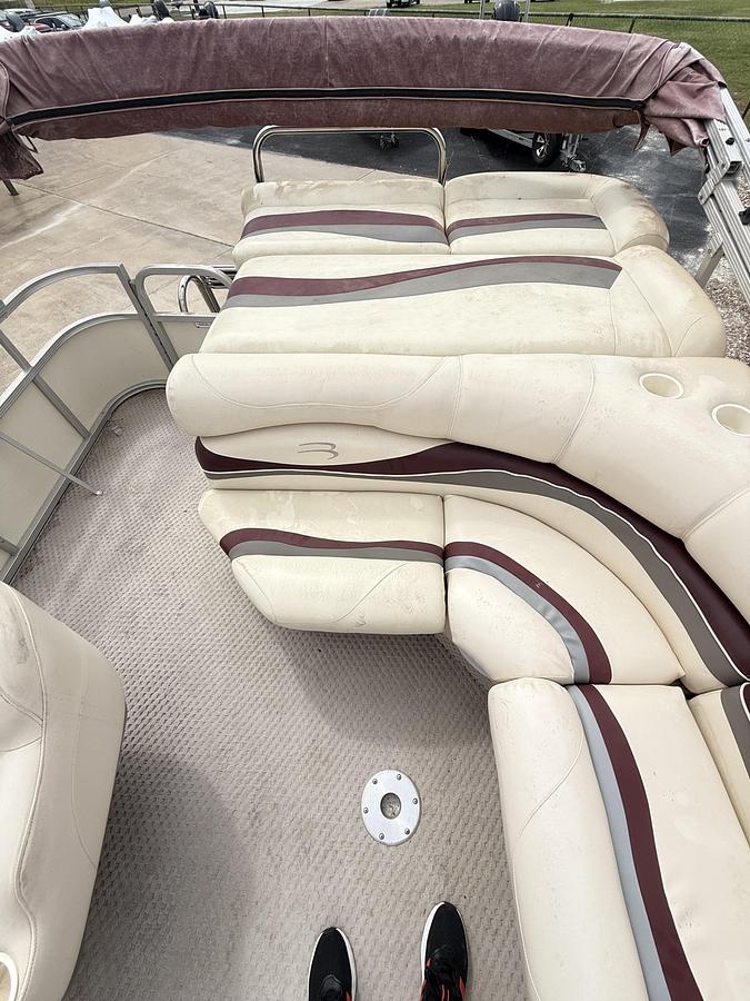 Used 2005 BENNINGTON 2275RL