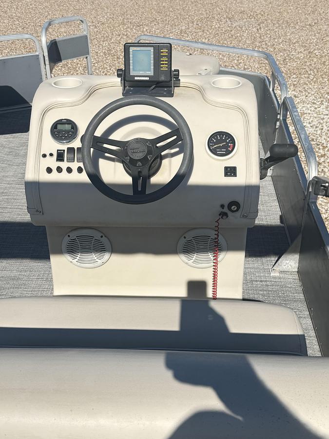 Used 1989 TRACKER/TAHOE BASS BUGGY 18'