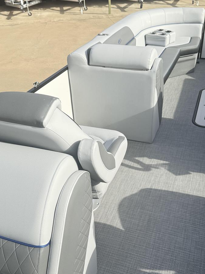 2025 Veranda VS22RC Tri-Toon