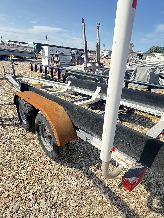Used SHORELANDER TANDEM AXLE