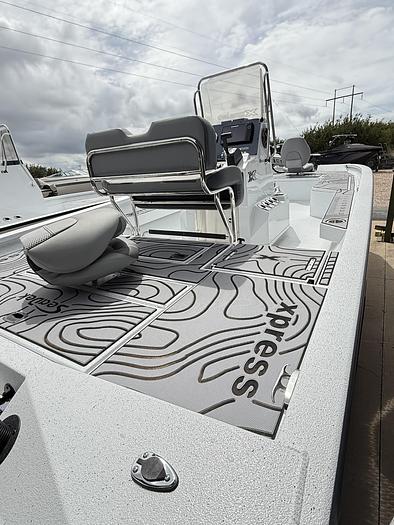 2025 Xpress H-22 BAY