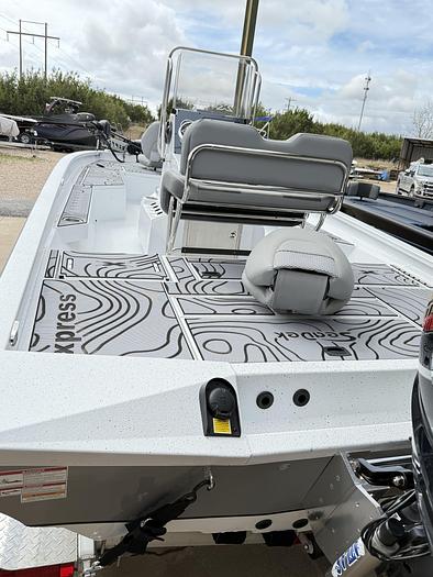 2025 Xpress H-22 BAY