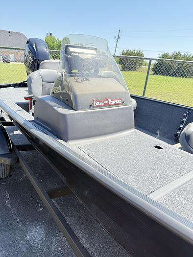 Used TRACKER CLASSIC 2024