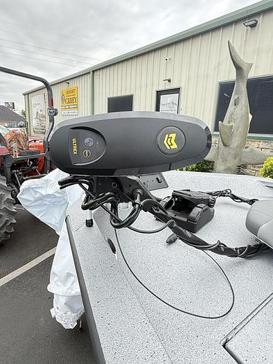 2025 Xpress H-210 BAY