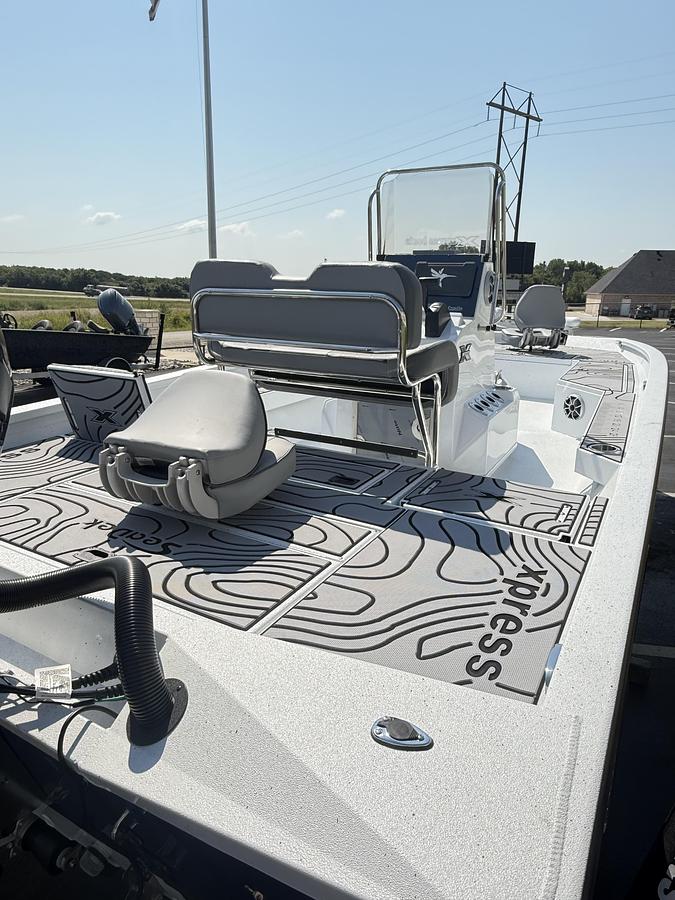 2026 Xpress H-22 BAY