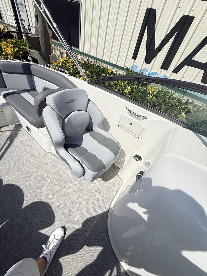 2023 NauticStar 243 DC