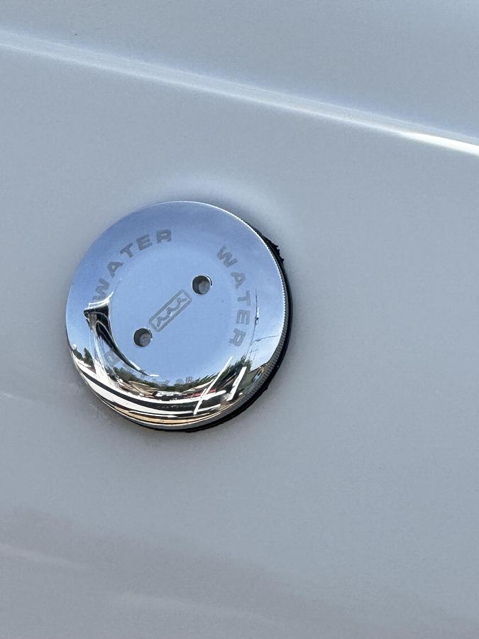 Used 2022 Crownline E255