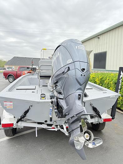 2025 Xpress H-210 BAY