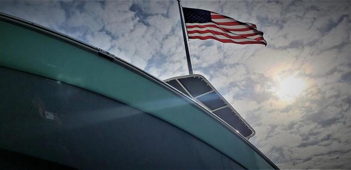 2023 NauticStar 227 XTS BAY DEALER DEMO HUGE DISCOUNT, (MOTOR HAS BEEN NIZPROED TO 332HP.)