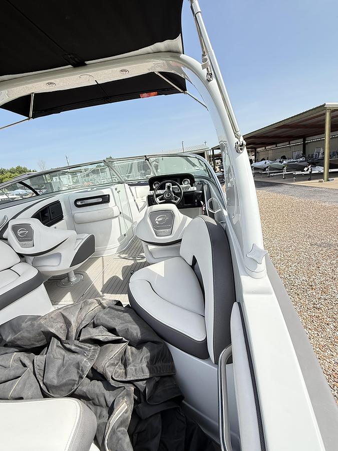 Used 2022 Crownline E255