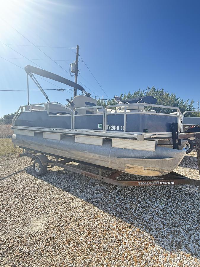 Used 1989 TRACKER/TAHOE BASS BUGGY 18'