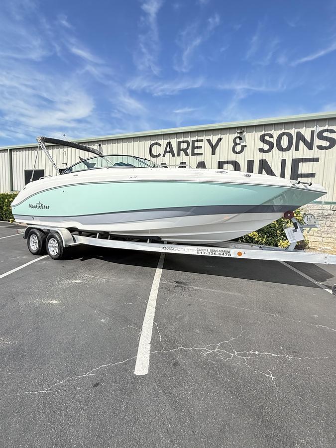 2023 NauticStar 243 DC