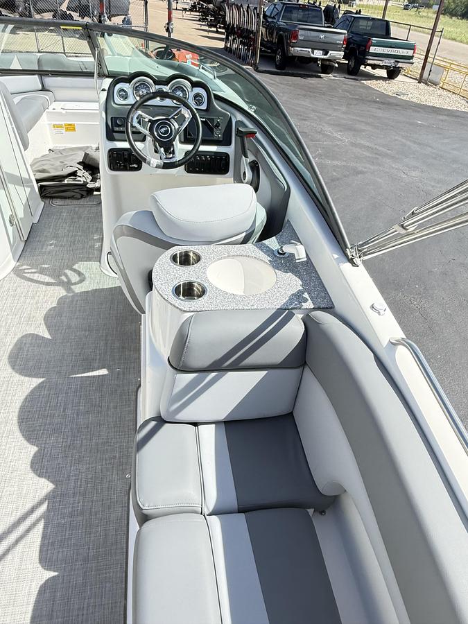 2023 NauticStar 243 DC