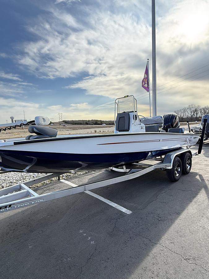 2026 Xpress H-22 BAY