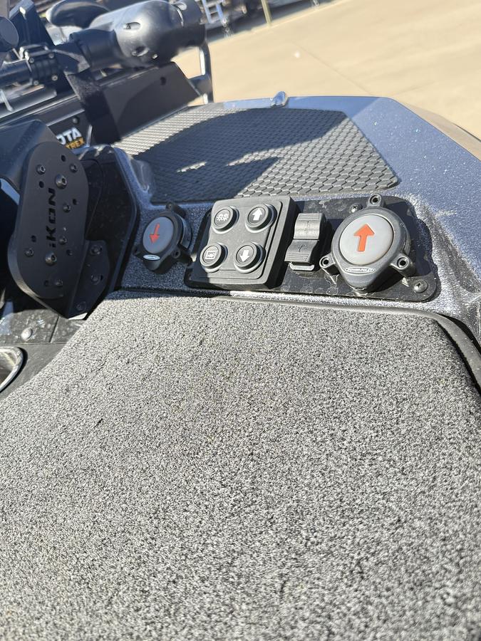 Used 2023 IKON LX 21