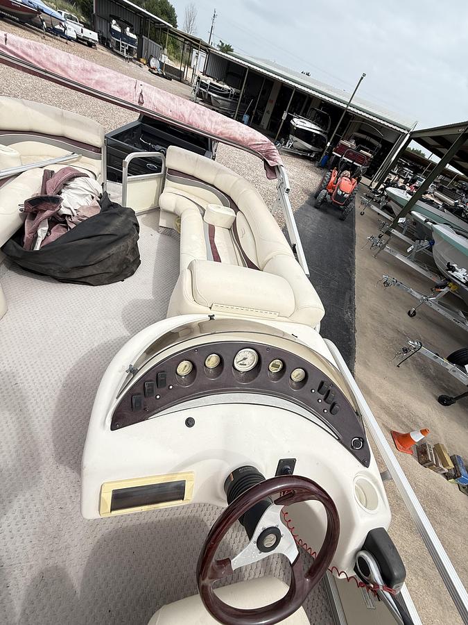 Used 2005 BENNINGTON 2275RL