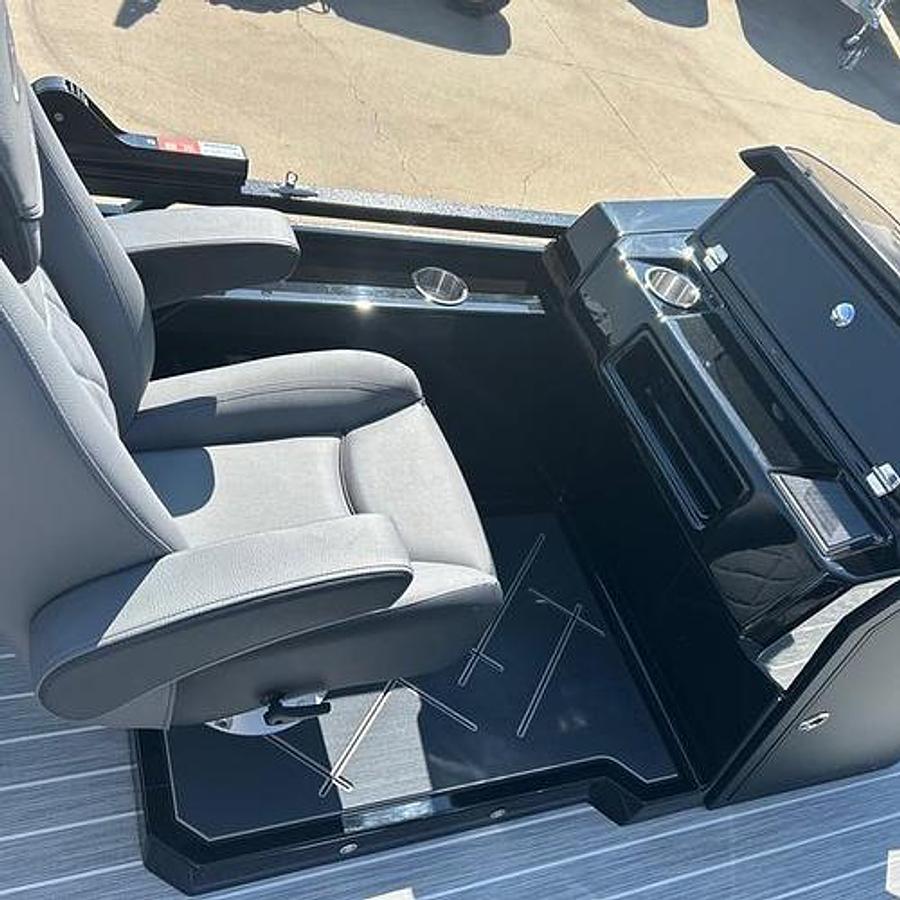 2025 Veranda VX25DCRC Luxury Tri-Toon