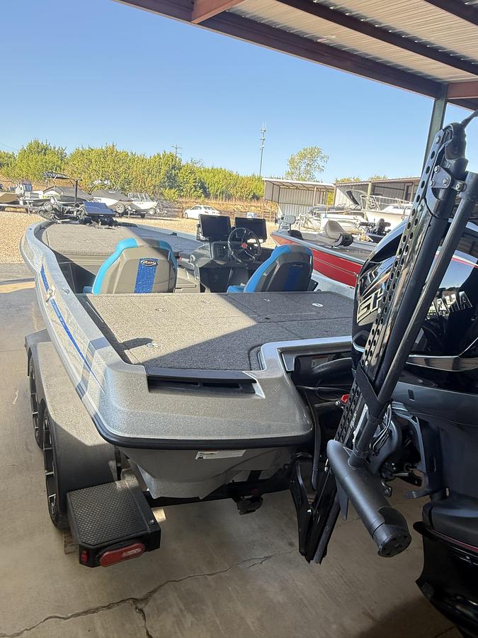 Used 2024 IKON LX 21