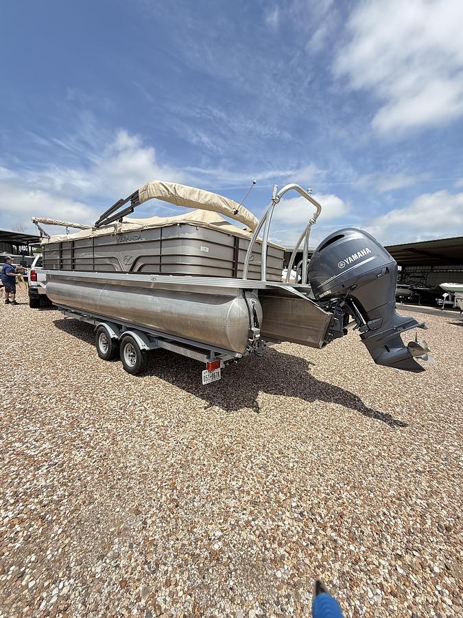 Used 2018 Veranda VR22RC Tri-Toon - XL PACKAGE