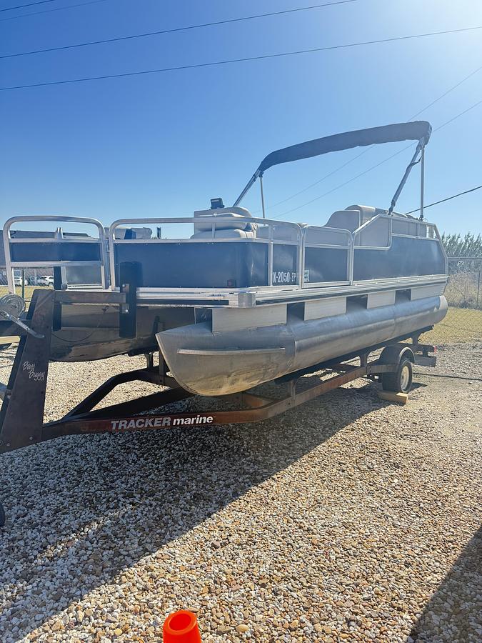 Used 1989 TRACKER/TAHOE BASS BUGGY 18'