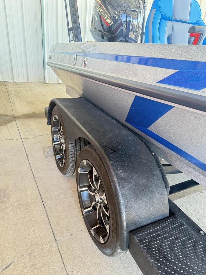 Used 2024 IKON LX 21