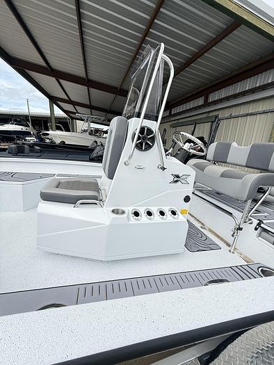 2025 Xpress H-22 BAY