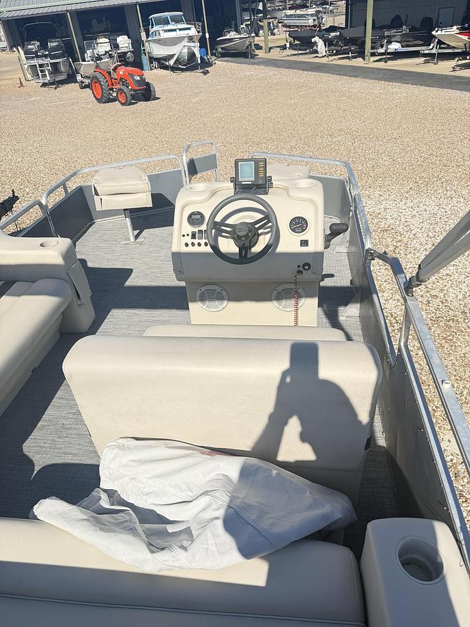 Used 1989 TRACKER/TAHOE BASS BUGGY 18'