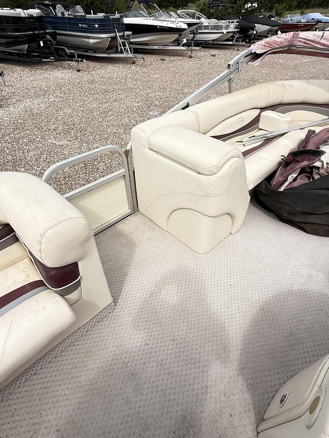 Used 2005 BENNINGTON 2275RL