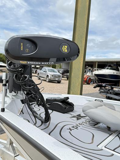 2025 Xpress H-22 BAY