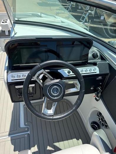 2024 Crownline E235 Surf