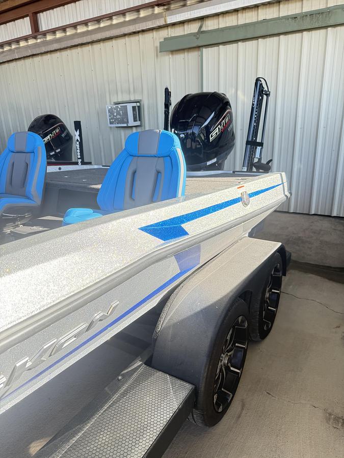 Used 2024 IKON LX 21