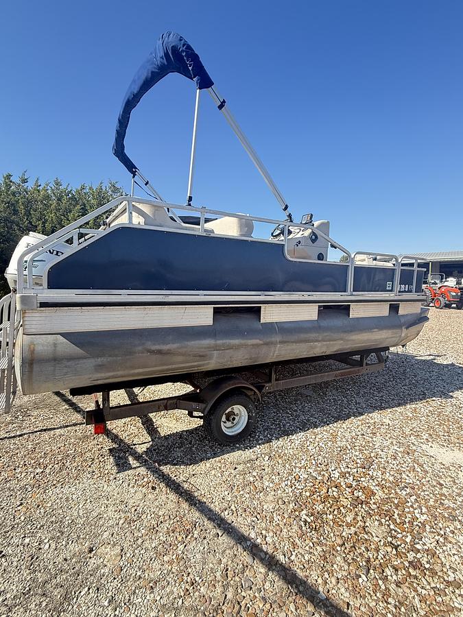 Used 1989 TRACKER/TAHOE BASS BUGGY 18'