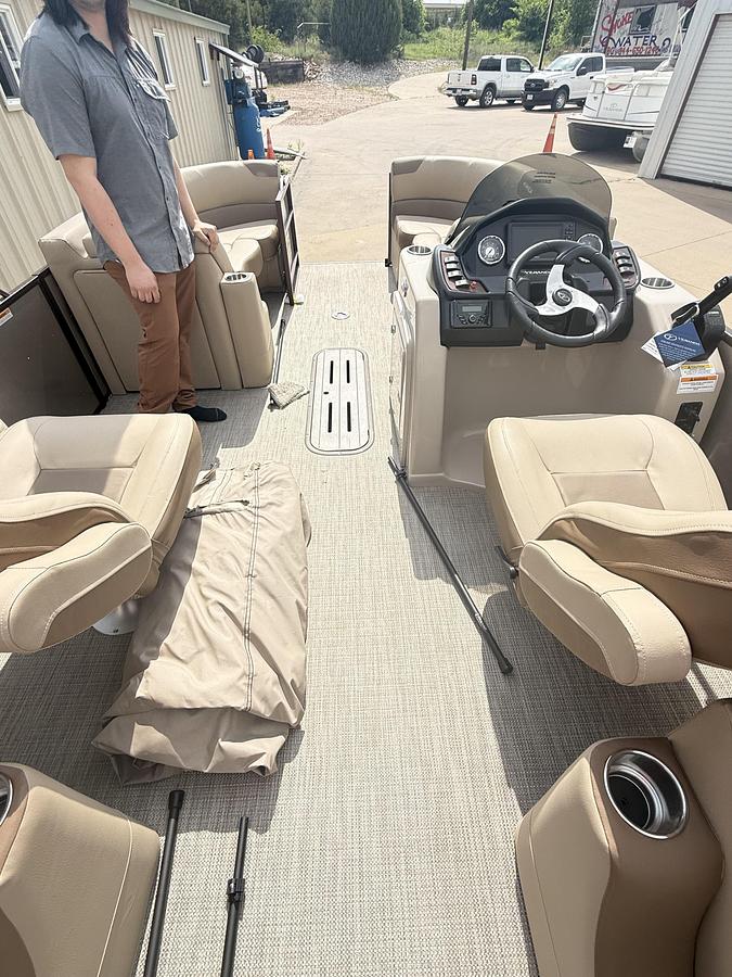 2025 Veranda VR22RC Tri-Toon