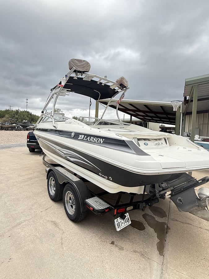 Used 2008 LARSON 228LXI