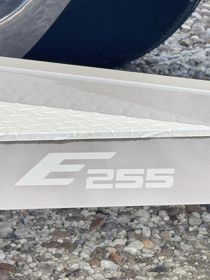 Used 2022 Crownline E255