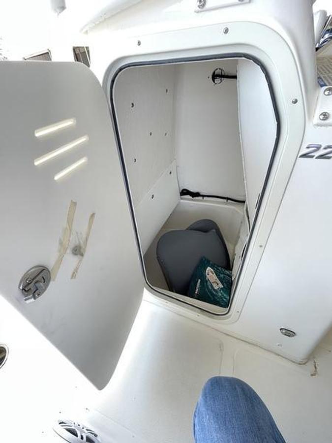2023 NauticStar 227 XTS BAY DEALER DEMO HUGE DISCOUNT, (MOTOR HAS BEEN NIZPROED TO 332HP.)