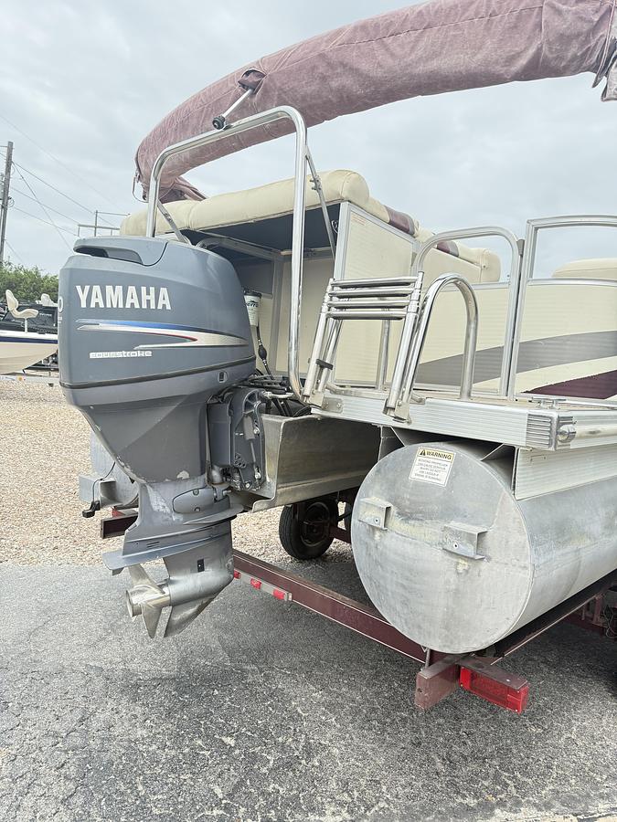 Used 2005 BENNINGTON 2275RL