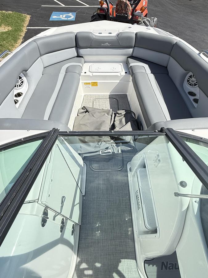2023 NauticStar 243 DC