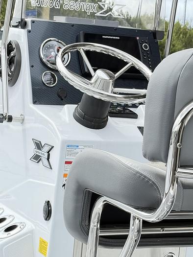 2025 Xpress H-22 BAY