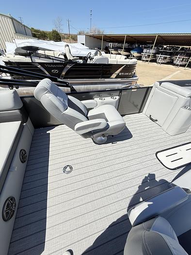 2025 Veranda VR22VLC Tri-Toon