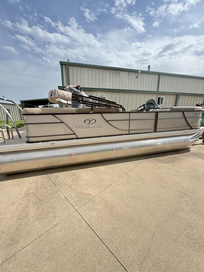 2025 Veranda VR22RC Tri-Toon