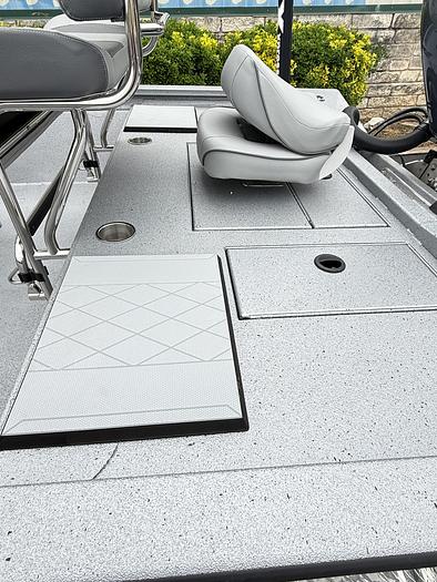 2025 Xpress H-210 BAY