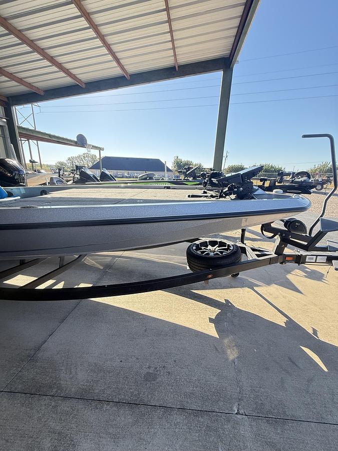 Used 2024 IKON LX 21