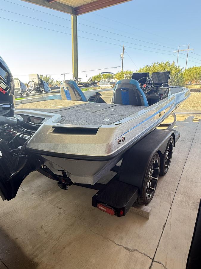 Used 2024 IKON LX 21