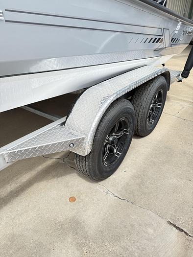 2025 Xpress H-22 BAY