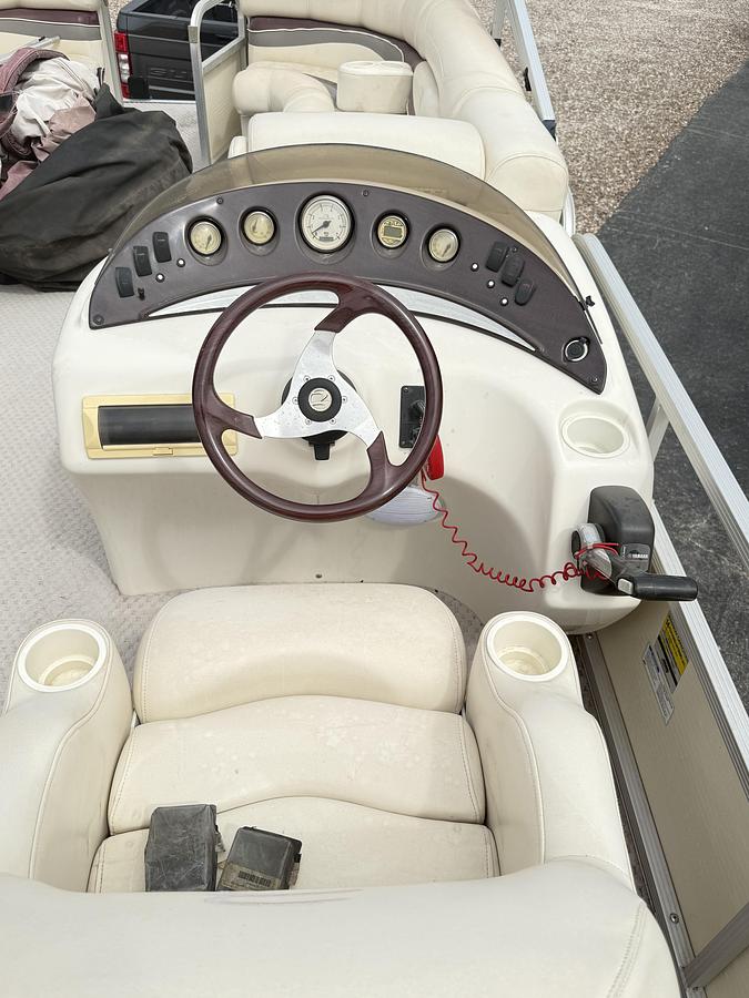 Used 2005 BENNINGTON 2275RL