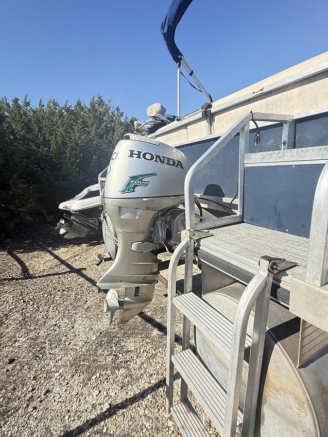 Used 1989 TRACKER/TAHOE BASS BUGGY 18'