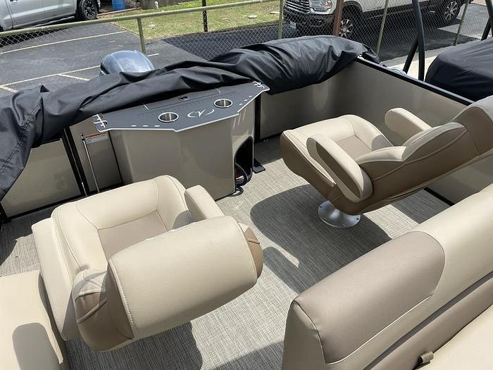 2023 Veranda VF22F4 Deluxe Tri-Toon