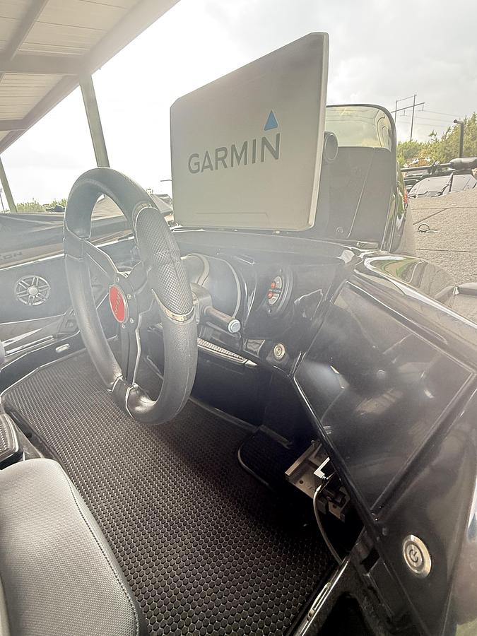 Used 2024 IKON LX 21